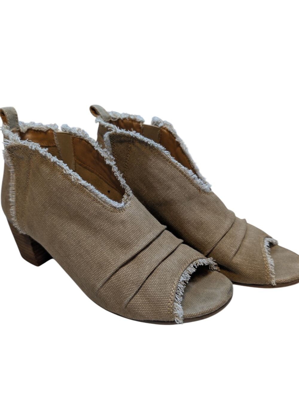 Very G Womens Open Toe Sandals Sunshine Taupe Size 8 Boho Fall Fashion Fringe
